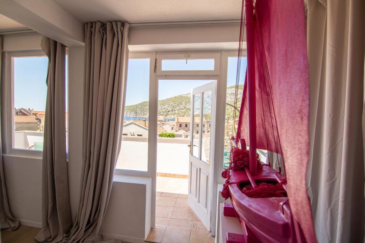 Apartments Mali Raj Komiža Buitenkant foto