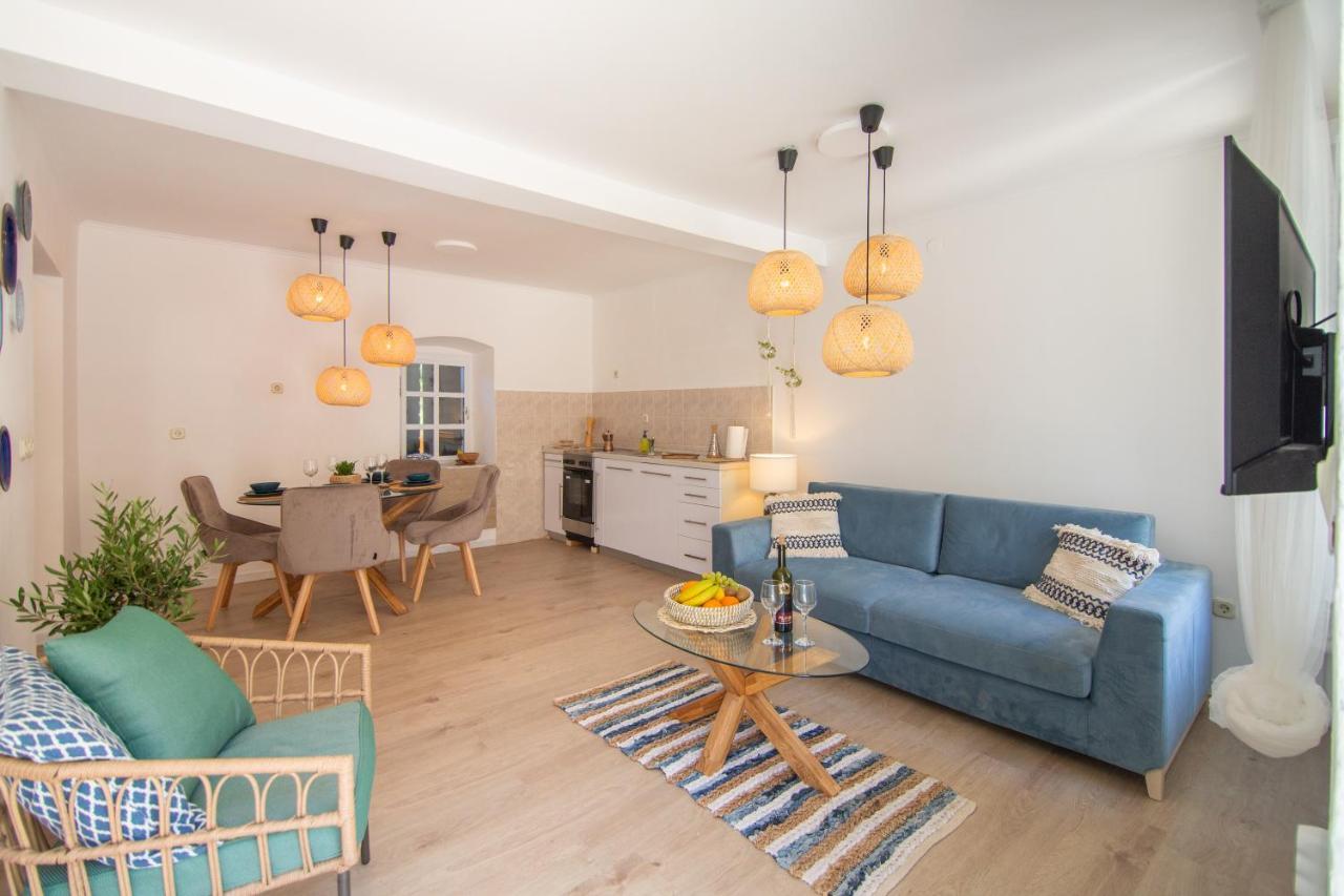 Apartments Mali Raj Komiža Buitenkant foto